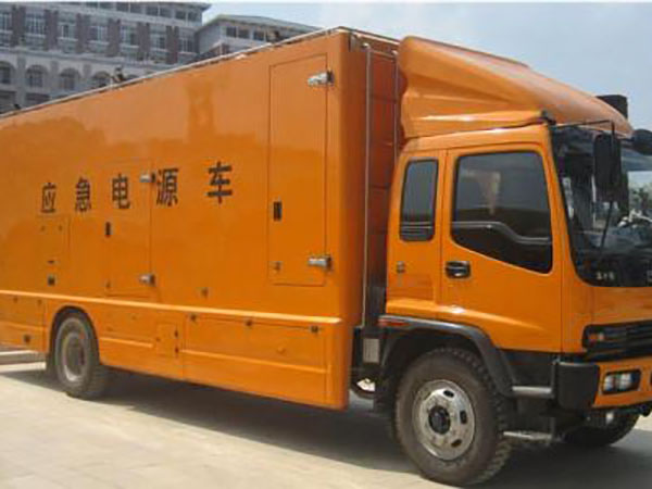 铜仁冬季柴油发电机启动前，如何检查燃油系统中的积水？